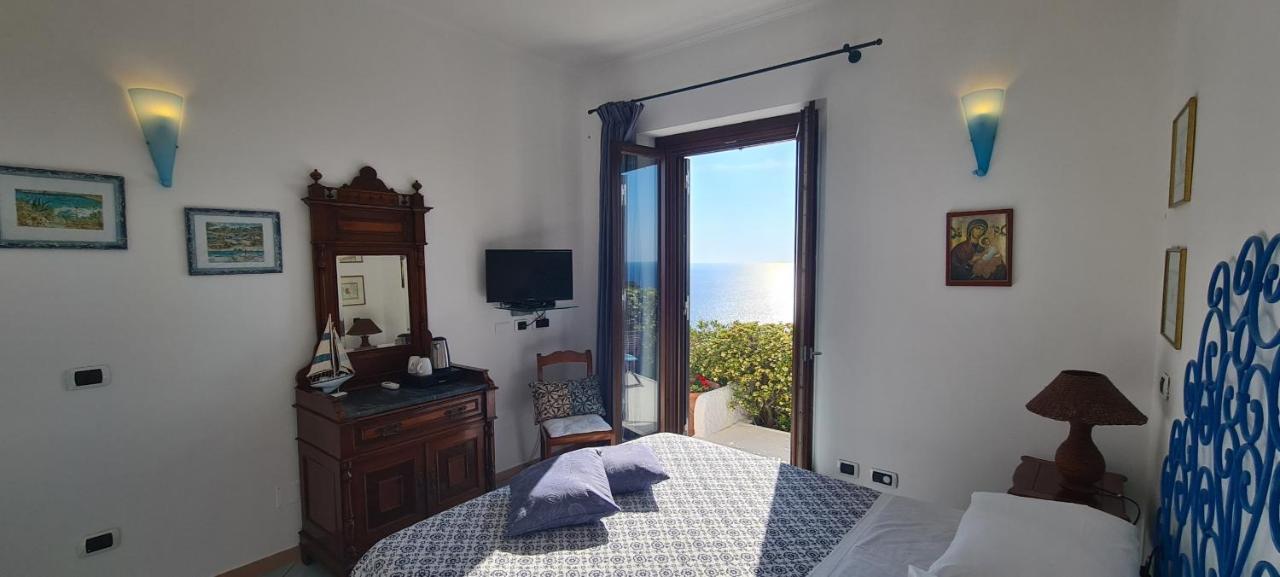 Guest House Villa Il Gabbiano Ponza Exterior photo